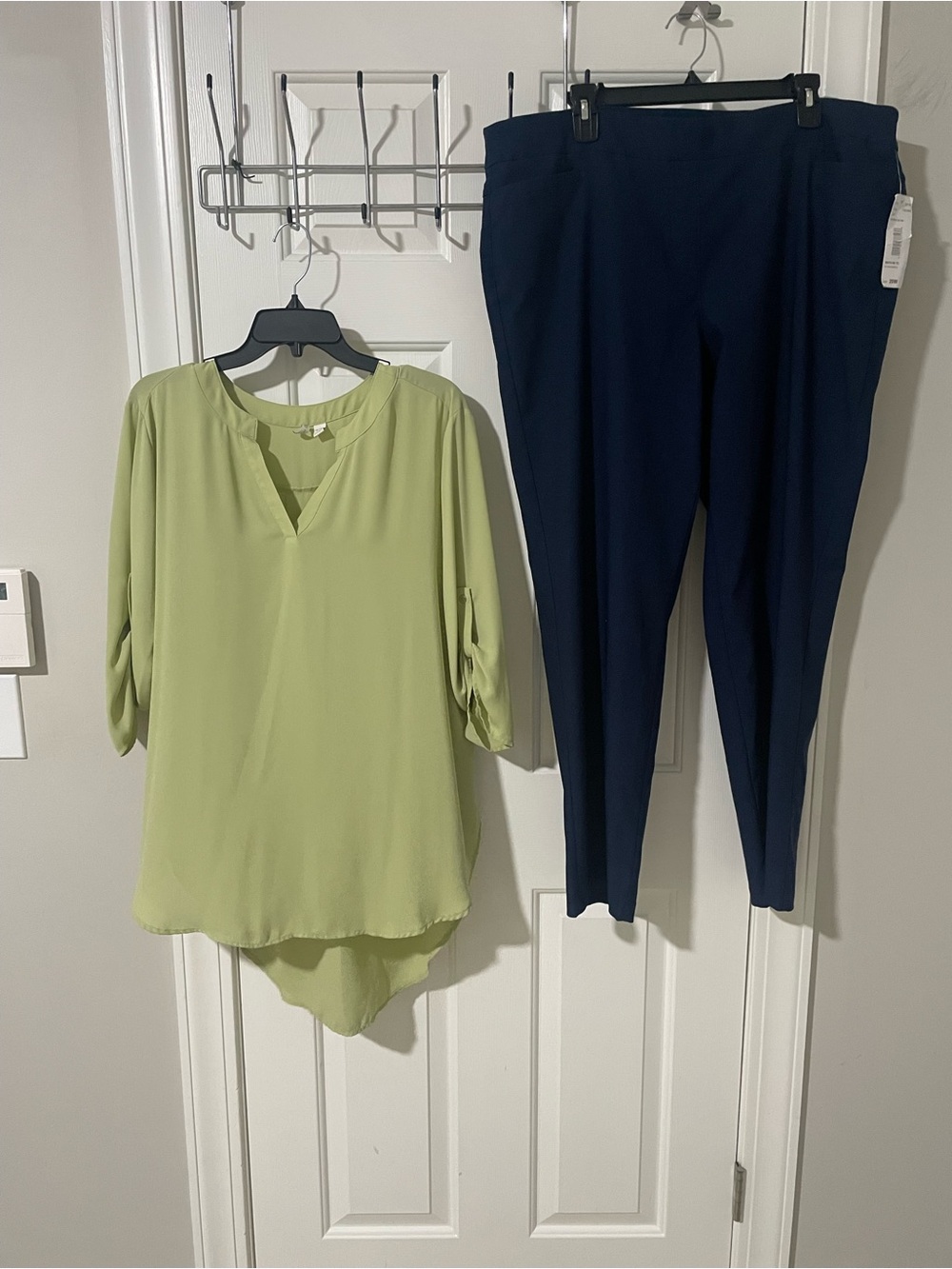 Women’s Navy Ponte Ankle Pants 20w with flowy 18/20 mint top